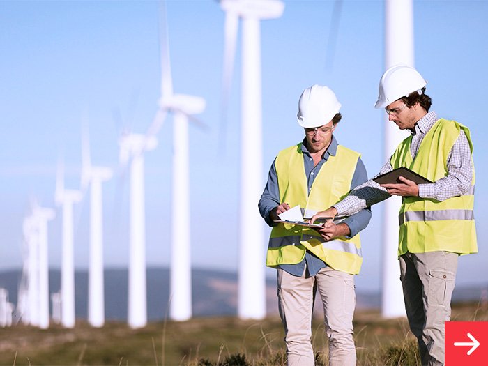 key-plant-automation-sectors-industries-700x525-link Engineers at a wind tower installation site